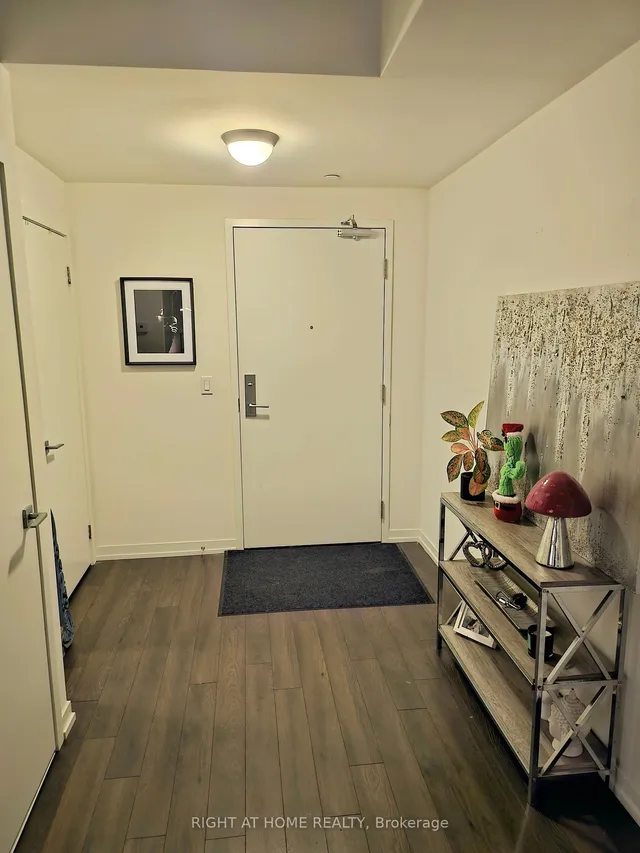 Additional image 15 of 49 East Liberty St Unit 2005