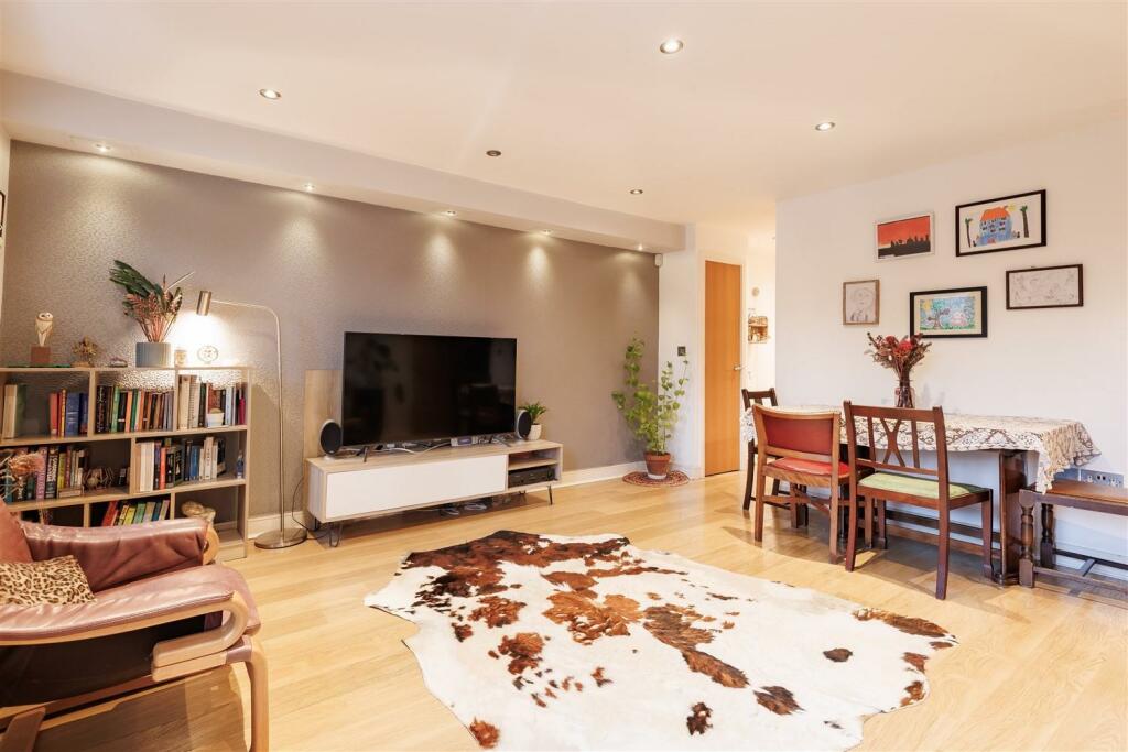 Additional image 18 of Laurel Court, Station Road, Epping