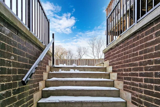 Additional image 38 of 696 Glengrove Ave