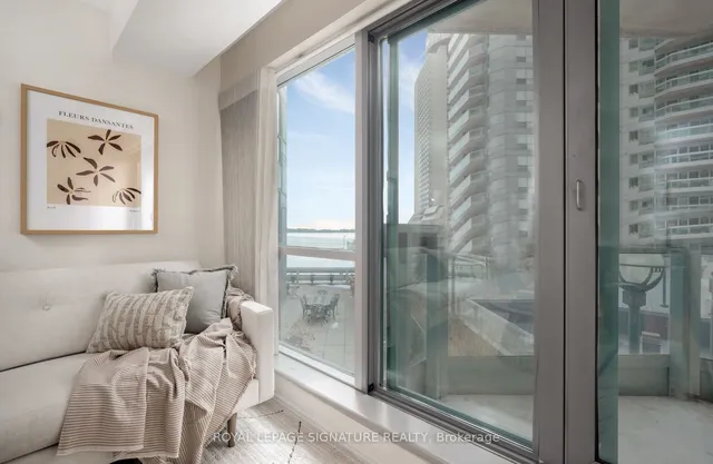 Additional image 15 of 10 Yonge St Unit 413