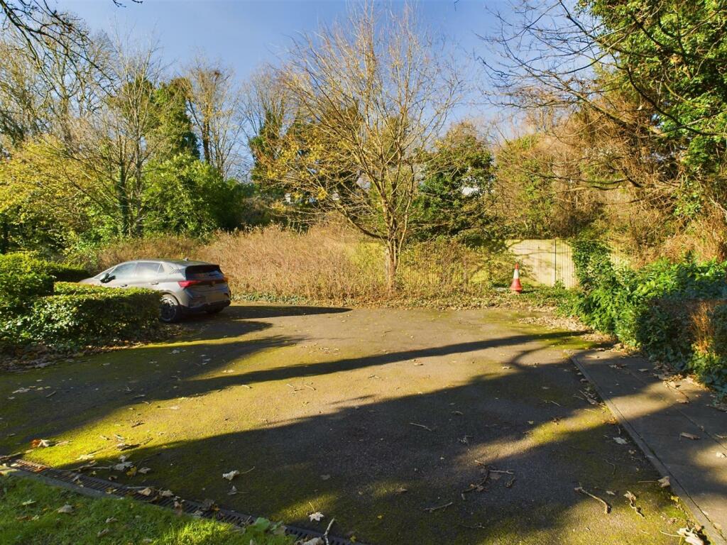 Additional image 9 of 32 Brighton Road, Coulsdon