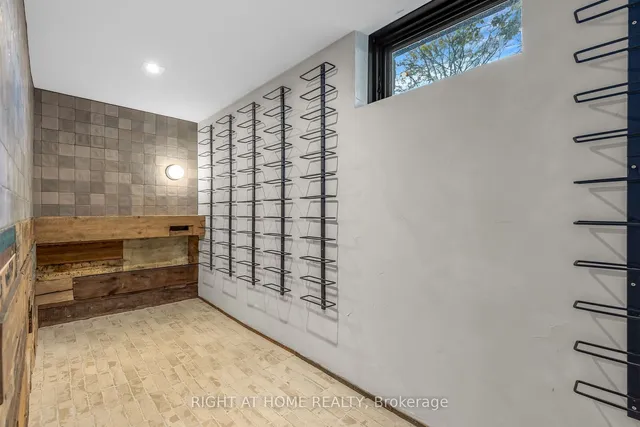 Additional image 37 of 768 Richmond St