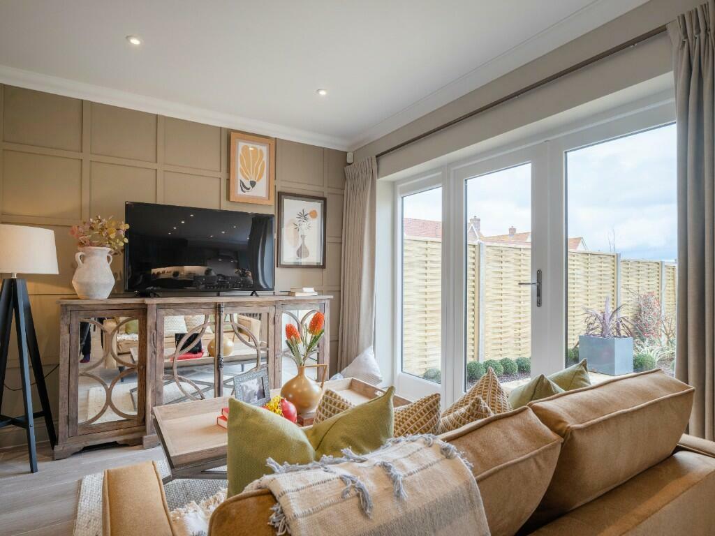 Additional image 8 of River Reach,
Mistley,
Manningtree,
Essex,
CO11 2FL