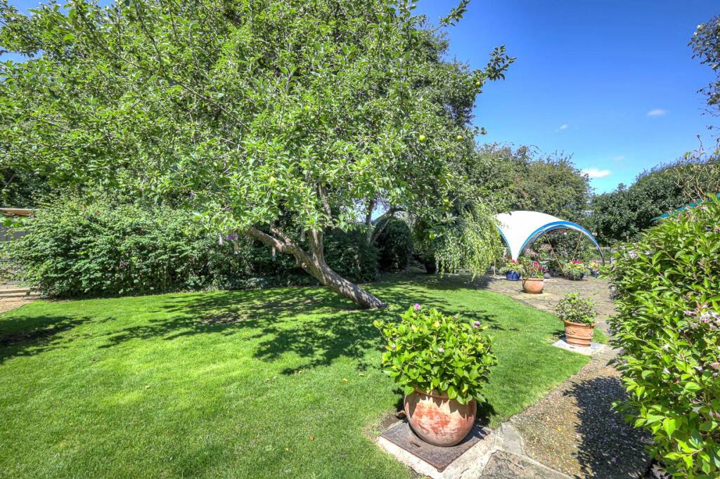 Additional image 9 of Doddinghurst Road, Pilgrims Hatch, CM15