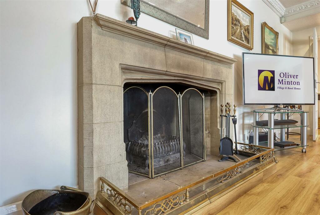 Additional image 7 of Hamlet Hill, Roydon: Spacious Detached Bungalow with Pool