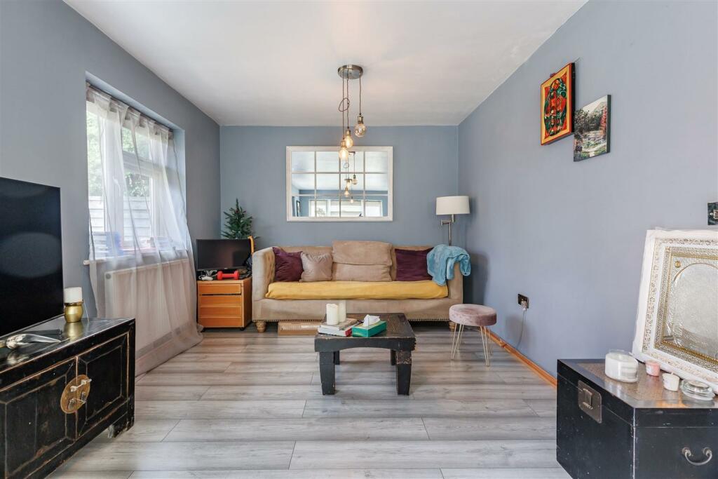 Additional image 3 of Annes Court, Hemnall Street, Epping