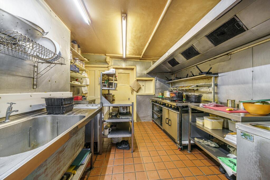 Additional image 4 of 3 Ye Market, Selsdon Road, South Croydon, Surrey, CR2 6PW