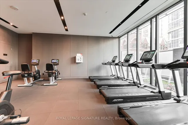 Additional image 23 of 20 Lombard St Unit 4107