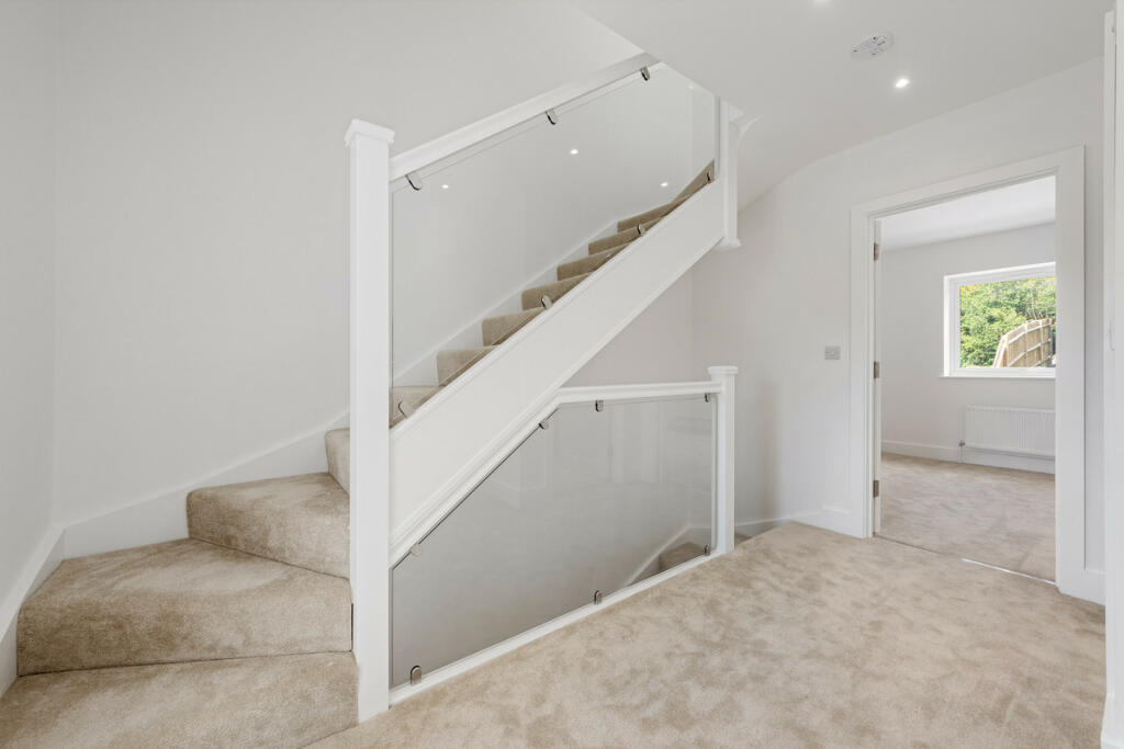 Additional image 9 of Briton Hill, South Croydon, CR2