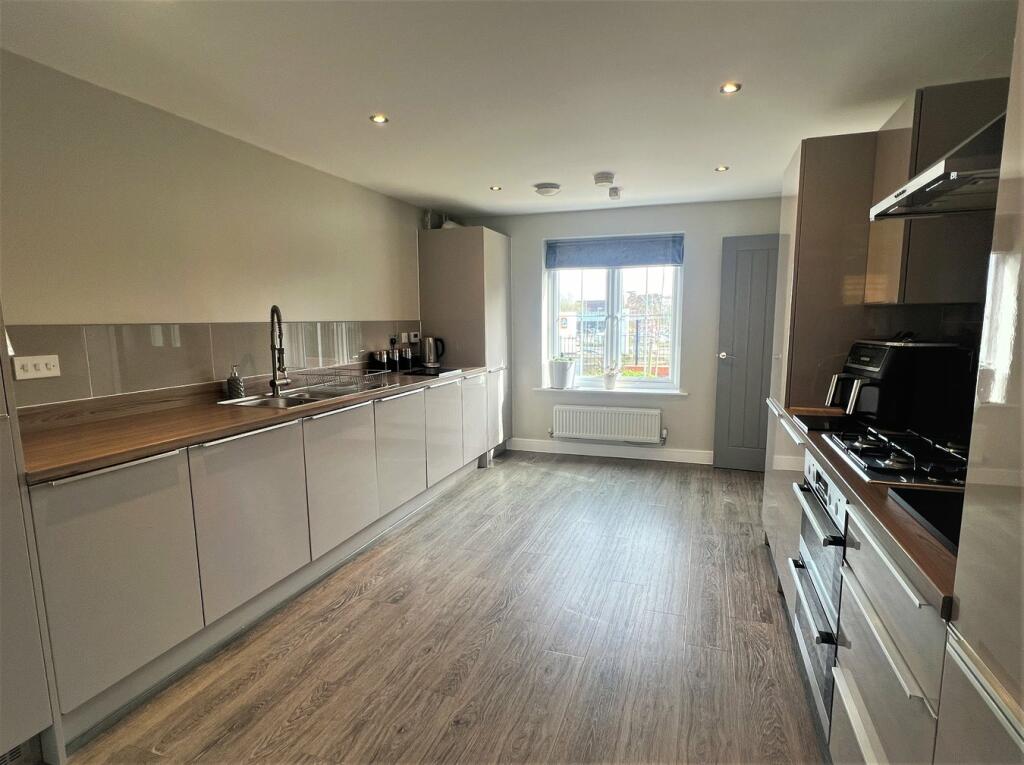 Additional image 3 of Skippers Way, Walton on the Naze, CO14