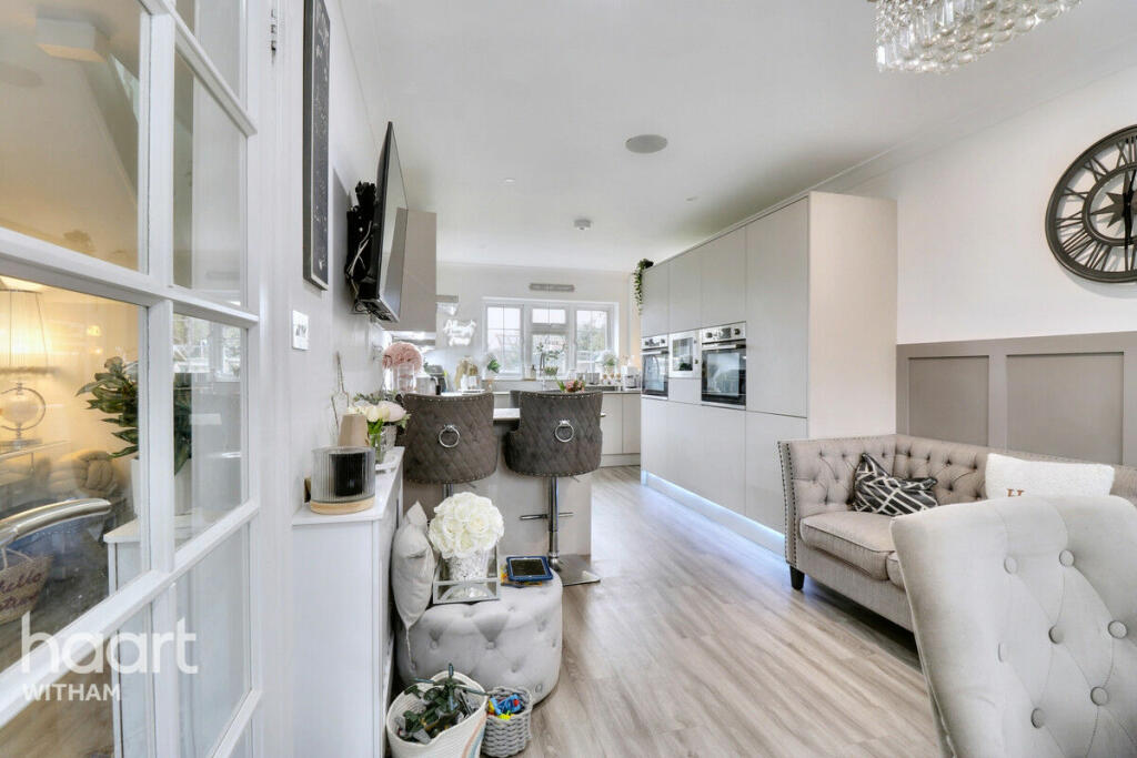 Additional image 8 of Powers Hall End, Witham