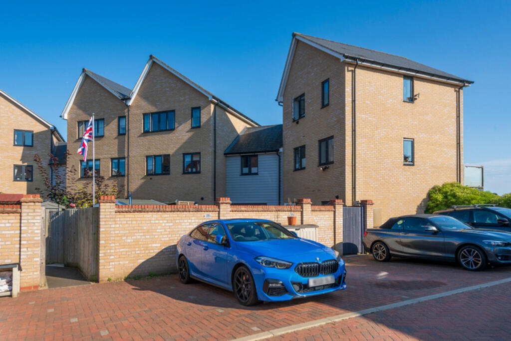 Additional image 37 of Quayside Parade, Colchester, CO5