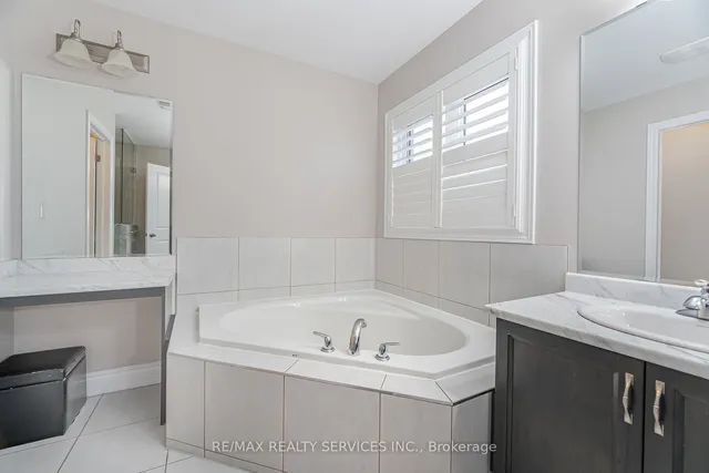 Additional image 34 of 24 Padbury Tr