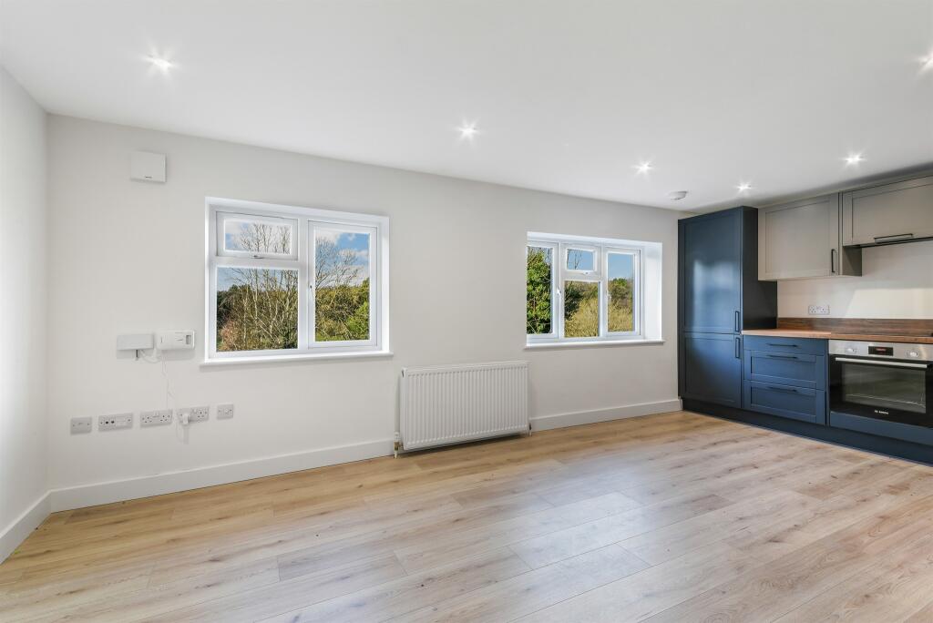 Additional image 4 of Kingswood Way, South Croydon