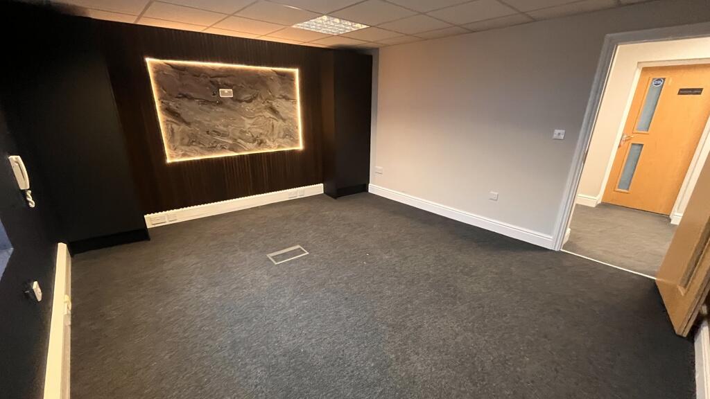 Additional image 7 of 105, High Street, Brentwood, Essex, CM14