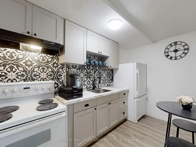 Additional image 24 of 16 Edinborough Crt