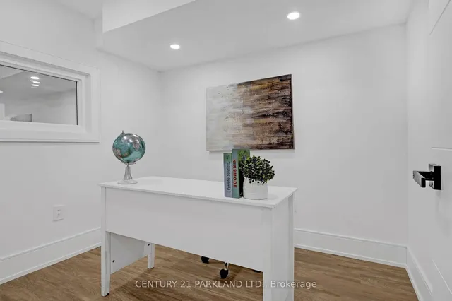 Additional image 33 of 978 Carlaw Ave