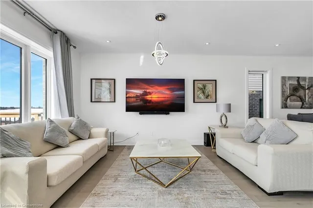 Additional image 10 of 528 Nathalie Cres