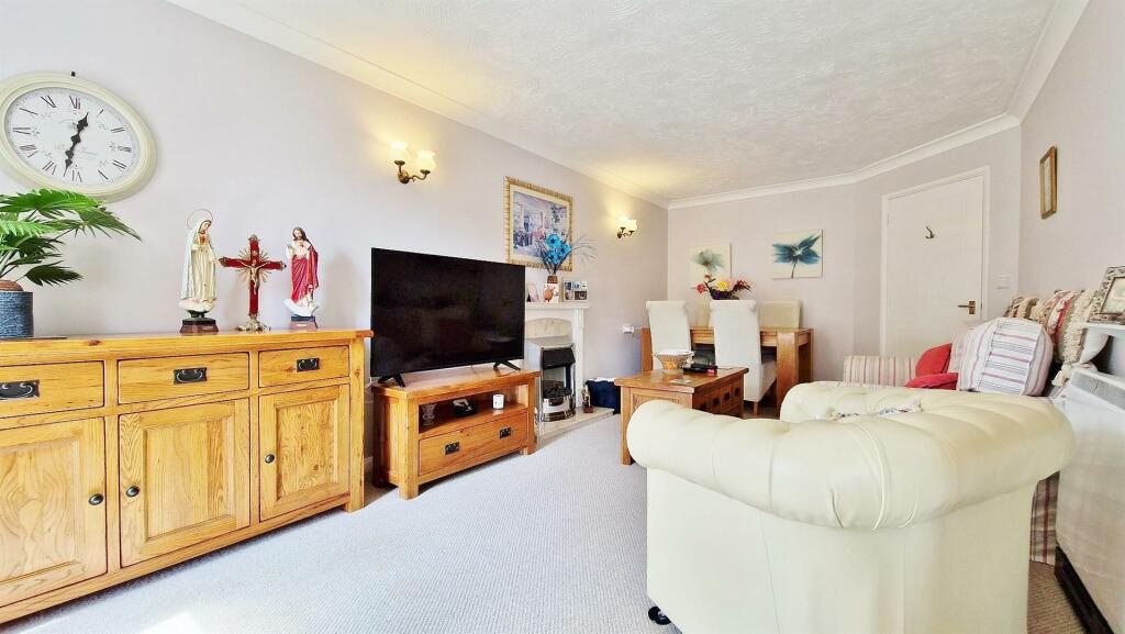 Additional image 7 of Connaught Avenue, Frinton-On-Sea