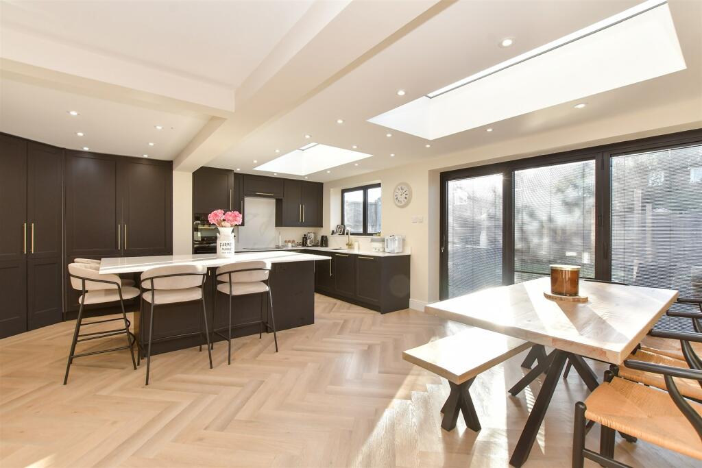 Additional image 14 of Elm Close, Epping Green, Essex