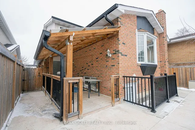 Additional image 32 of 4 Simmons Blvd