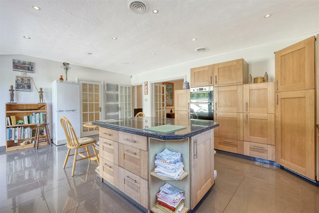 Additional image 15 of Hamlet Hill, Roydon: Spacious Detached Bungalow with Pool