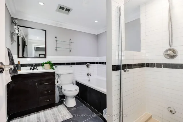 Additional image 18 of 10 Yonge St Unit 1805