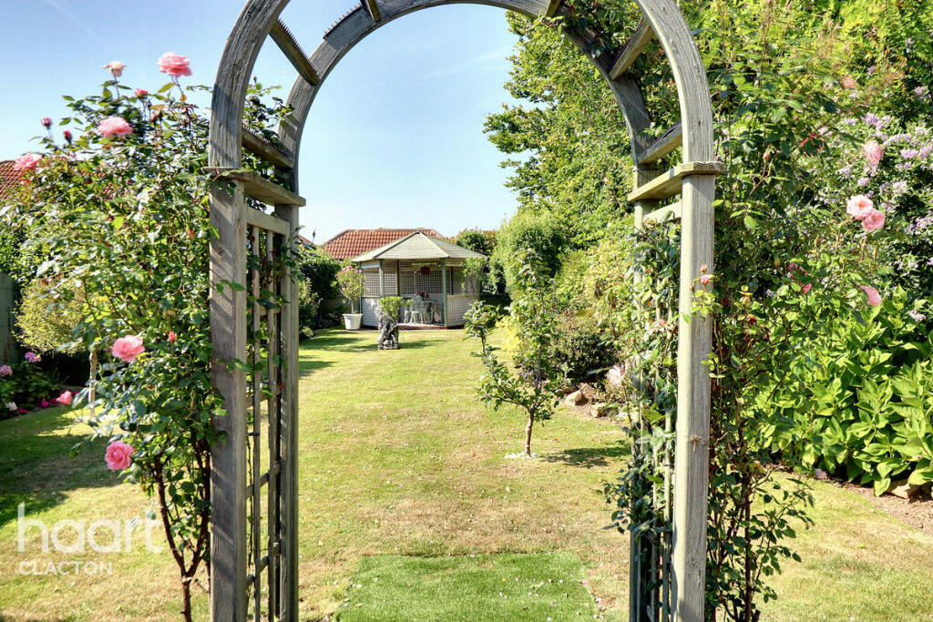 Additional image 34 of Marine Parade East, Clacton-On-Sea