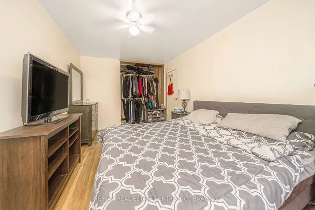 Additional image 28 of 27 Vodden Crt