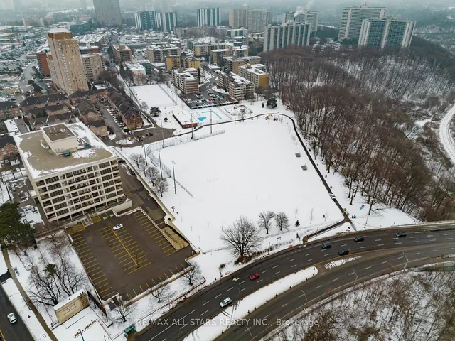 Additional image 40 of 1 Leaside Park Dr Unit 303