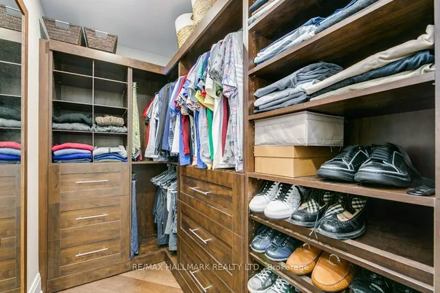 Additional image 17 of 500 Avenue Rd Unit 906