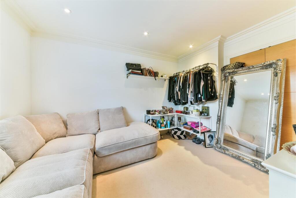 Additional image 20 of High Oaks Close, Coulsdon