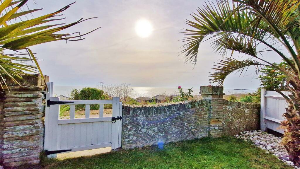 Additional image 2 of The Beach House, Green Lane, Walton On The Naze