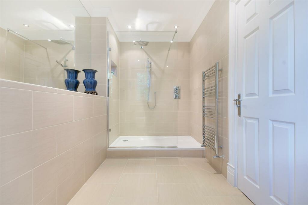 Additional image 29 of Thorndon Approach, Herongate, Brentwood