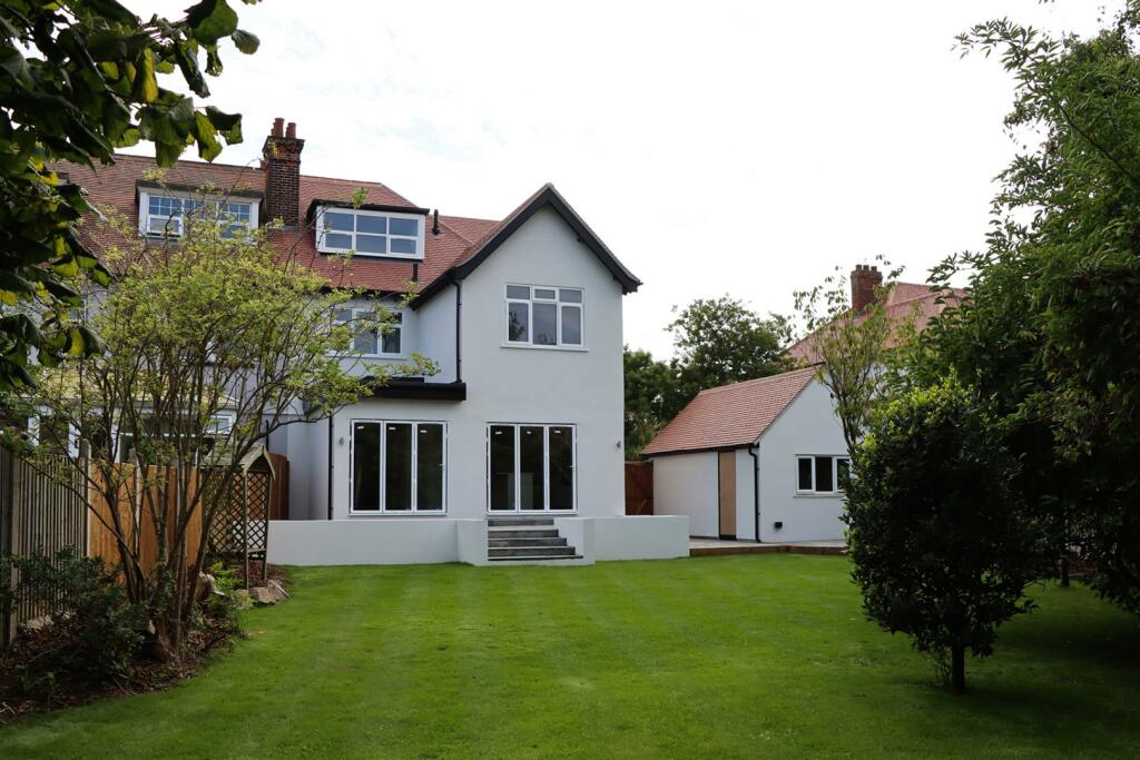 Additional image 20 of Ashlyns Road, Frinton-On-Sea