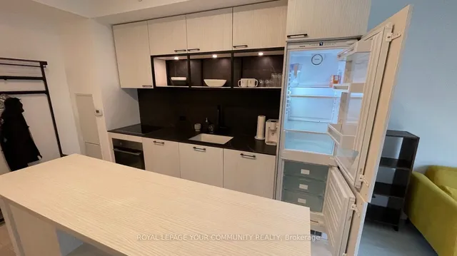 Additional image 3 of 505 Richmond St Unit 722