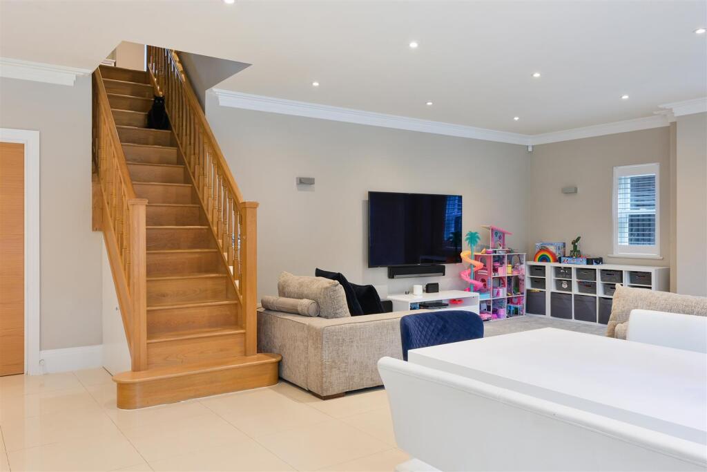 Additional image 10 of High Oaks Close, Coulsdon