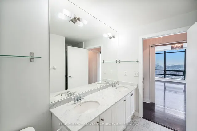 Additional image 25 of 438 King St Unit Ph03