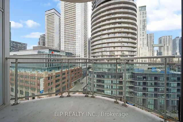 Additional image 31 of 600 Queens Quay Unit SPH16