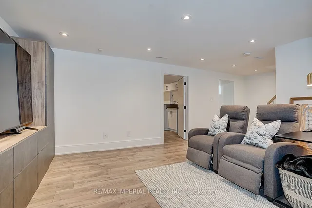 Additional image 37 of 3 Guytoi Crt