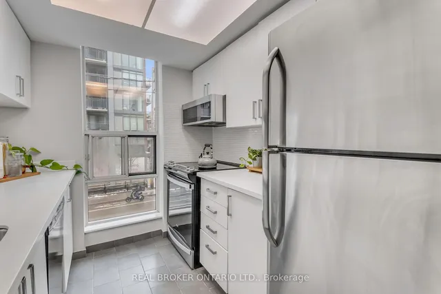 Additional image 13 of 725 King St Unit 213