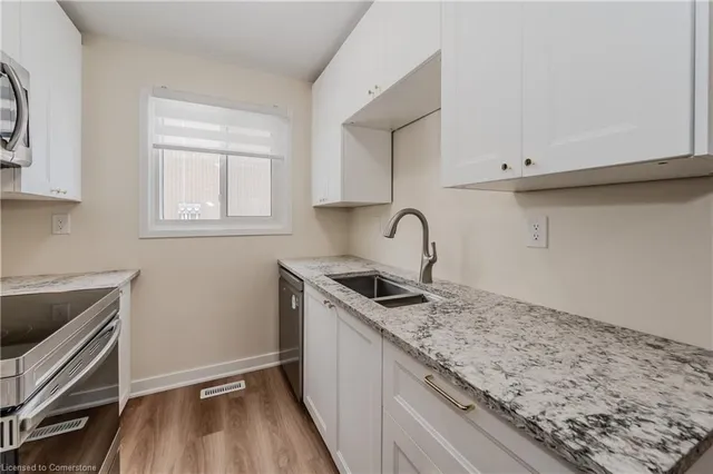 Additional image 11 of 25 Upper Canada Dr Unit 27