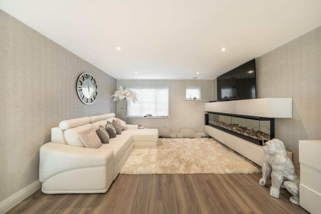 Additional image 2 of Chestnut Mews, Theydon Bois, CM16