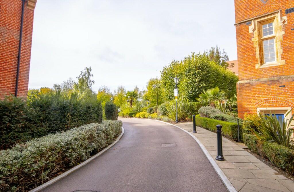 Additional image 2 of The Galleries, Warley, Brentwood, Essex, CM14