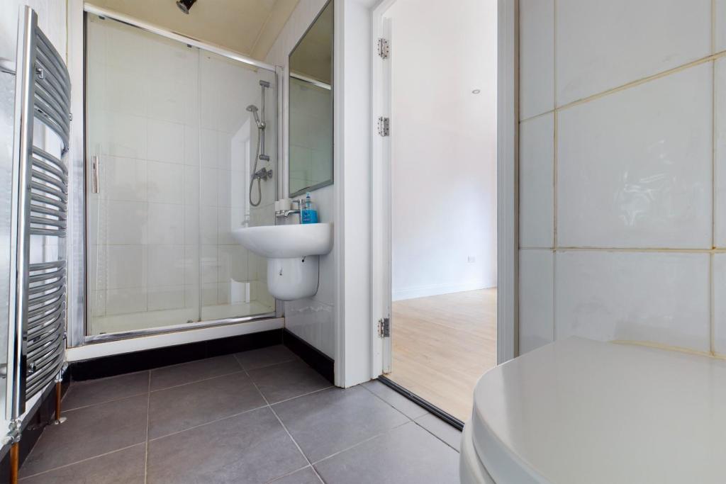 Additional image 15 of Doddinghurst Road, Doddinghurst, Brentwood