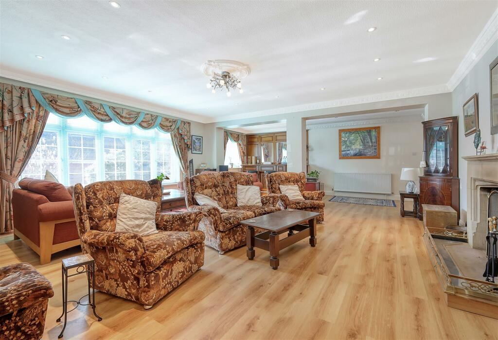 Additional image 4 of Hamlet Hill, Roydon: Spacious Detached Bungalow with Pool