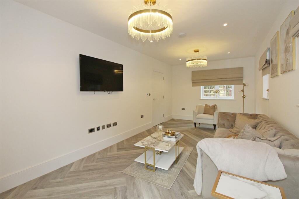 Additional image 6 of Waltham Grange Close