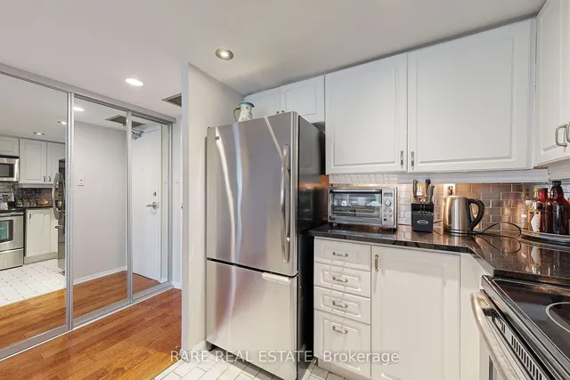 Additional image 11 of 705 King St Unit 402