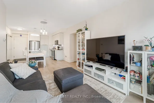 Additional image 13 of 70 Roehampton Ave Unit 1122