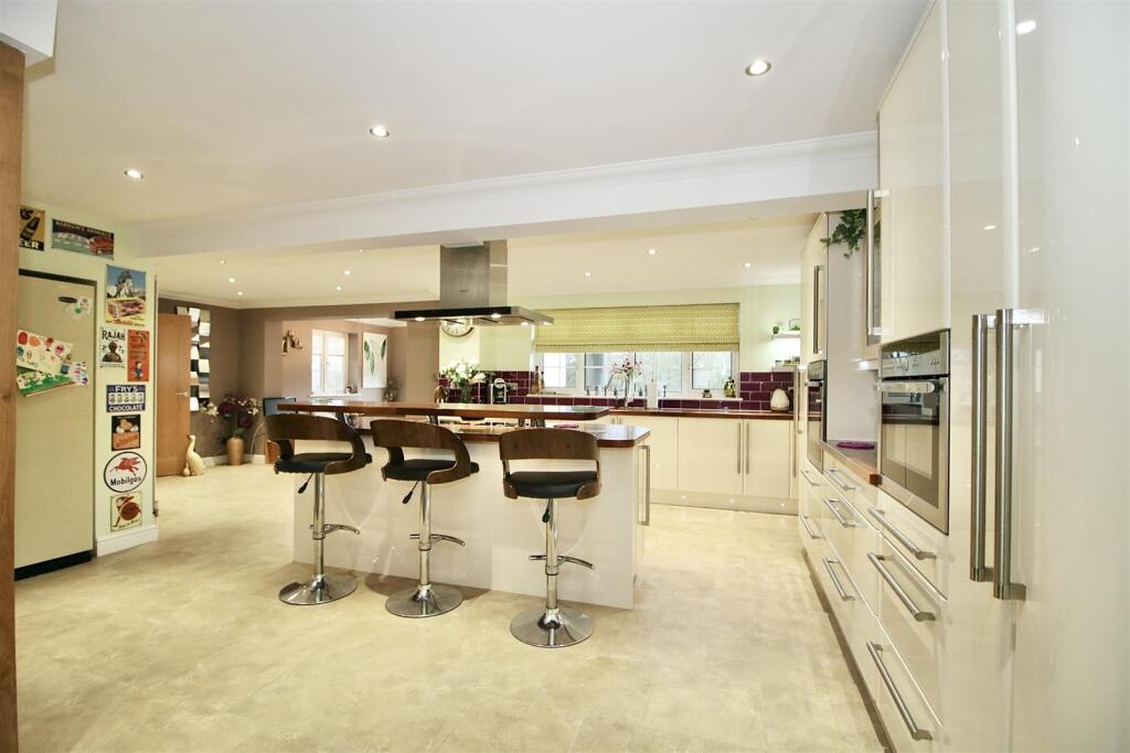 Additional image 8 of Park Lane, Ramsden Heath, Billericay